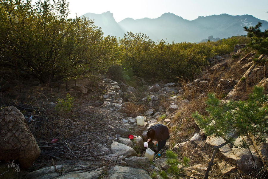 Couple leave the city for 'Self-sufficiency Lab' in mountains