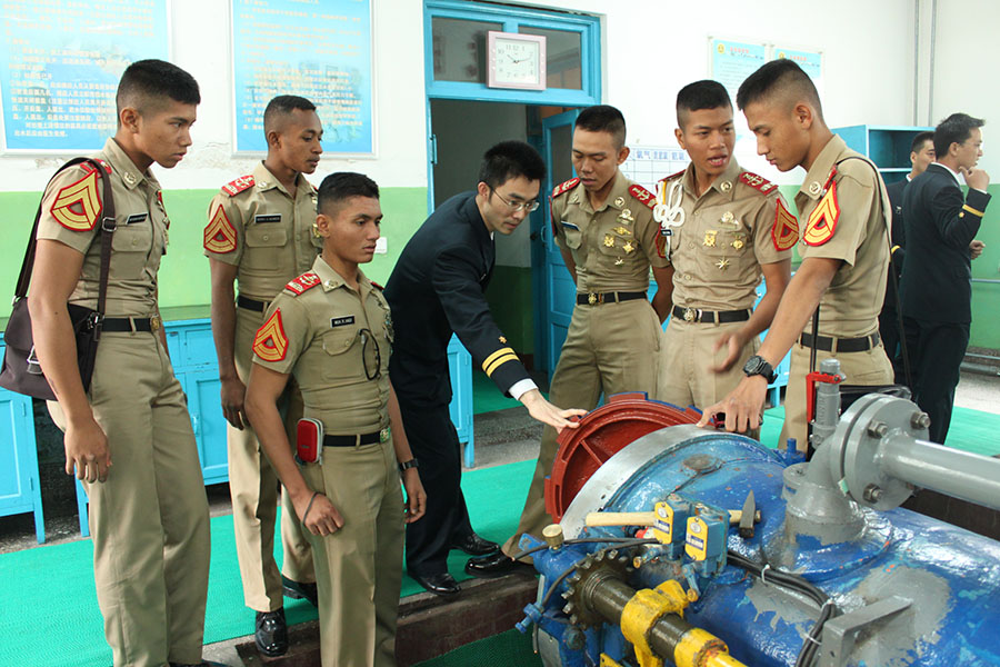 Indonesian navy visits China's submarine academy
