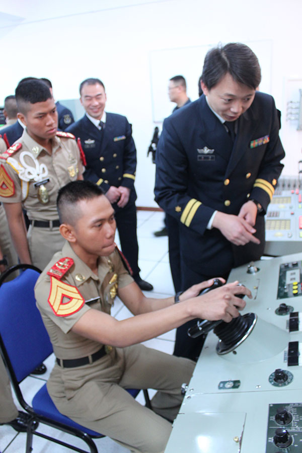 Indonesian navy visits China's submarine academy