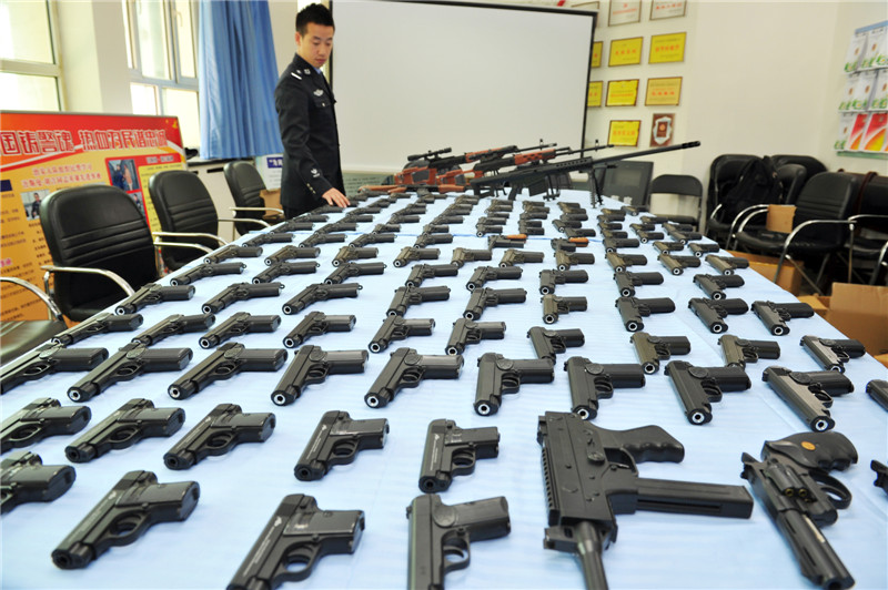 Replica guns seized in Xinjiang