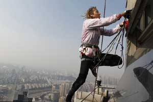 French 'spiderman' scales 33-story building in Macao