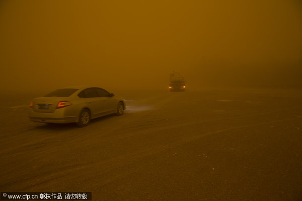 Sandstorm hits Northwest China