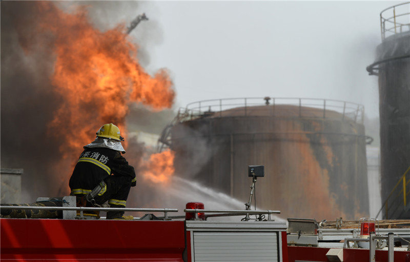 Three injured in NW China light crude tanks fire