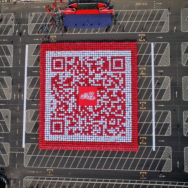 Huge, two-dimensional QR code made of 2,499 people