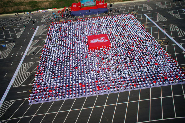 Huge, two-dimensional QR code made of 2,499 people