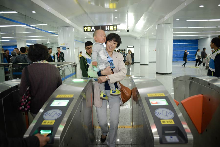 Kunming subway starts trial run