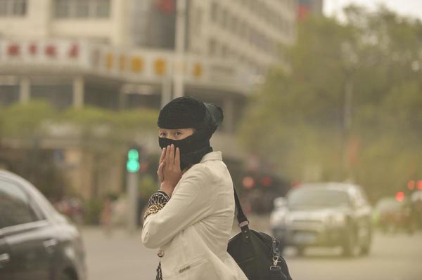 China's Xining shrouded by floating dust