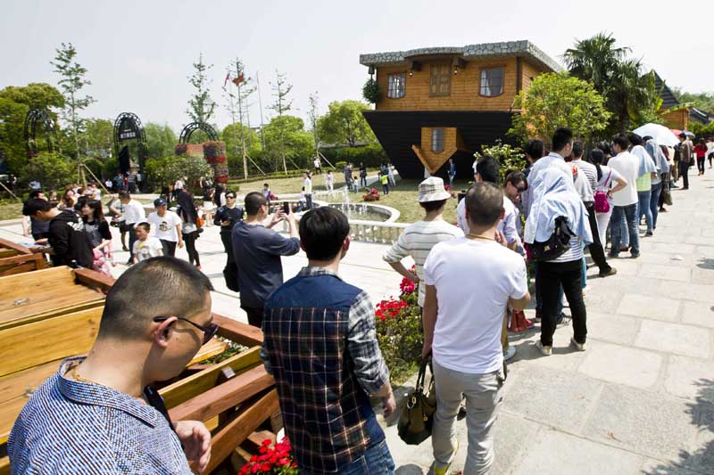 Upside-down house draws tourists in Shanghai