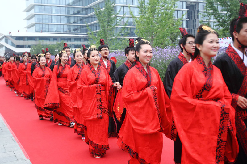 Alibaba staff hold group wedding