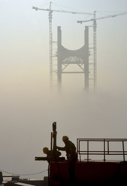 Bridge construction to close a gap in C China