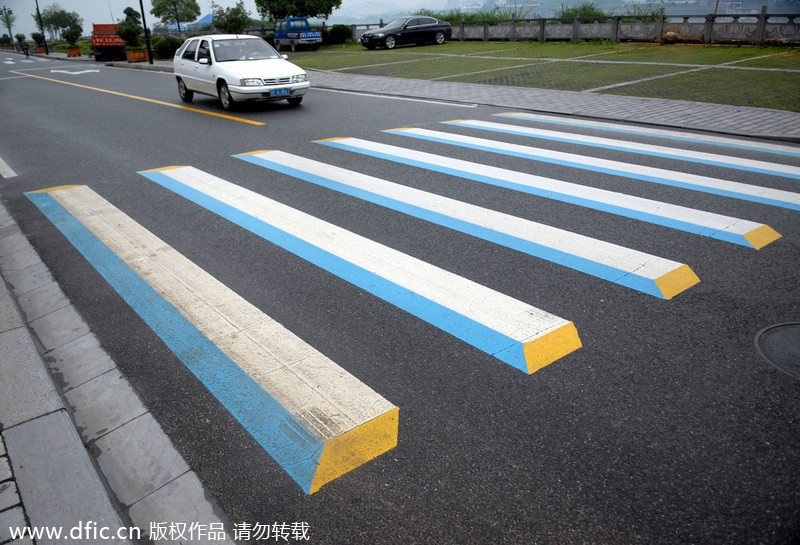 Three-dimensional crossing lines in C China