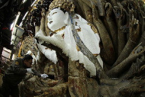 Thousand-hand Bodhisattva shines again