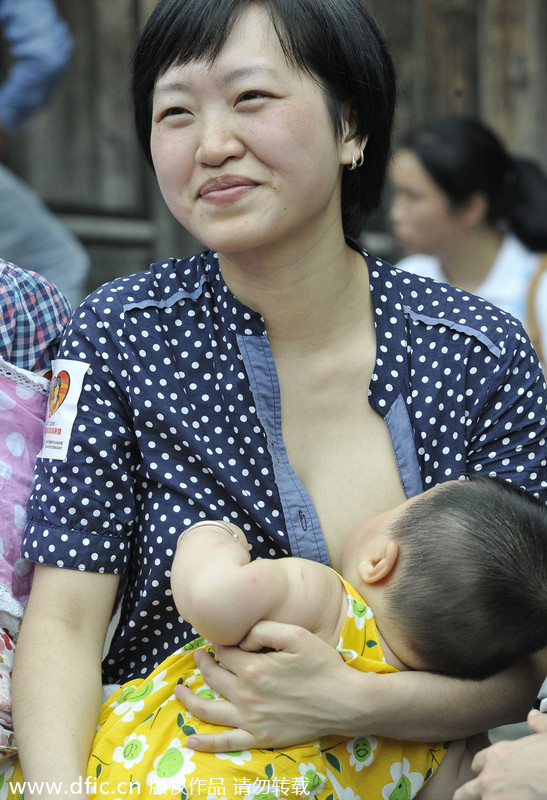 Mothers in E China promote breastfeeding