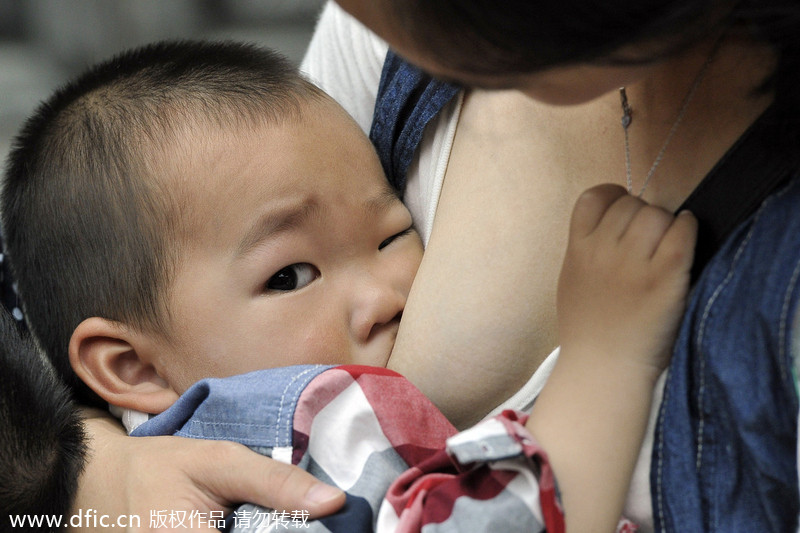 Mothers in E China promote breastfeeding