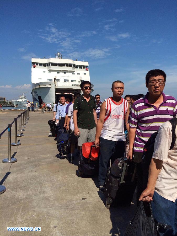 Riot-hit Chinese workers return from Vietnam