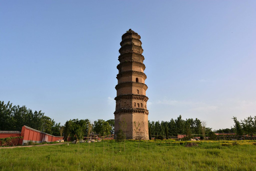 Leaning tower evokes visions of Pisa