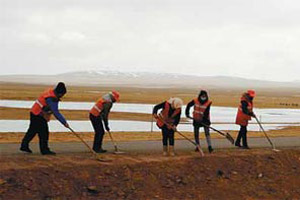 Life of highway maintenance workers on Qinghai-Tibet Plateau