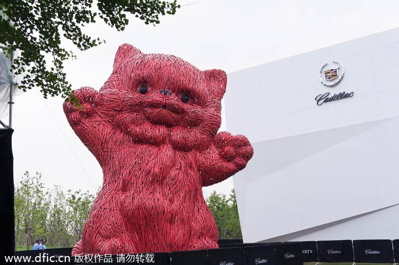 Giant pink kitten displayed in Shanghai