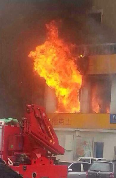 Policemen injured in NE China restaurant blast