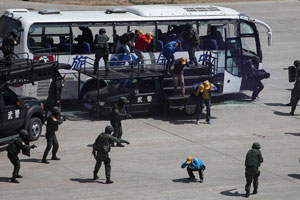 Anti-terror drill held in E China