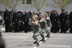 Anti-terror drill held in E China