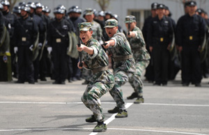 College students receive anti-terror training in Beijing