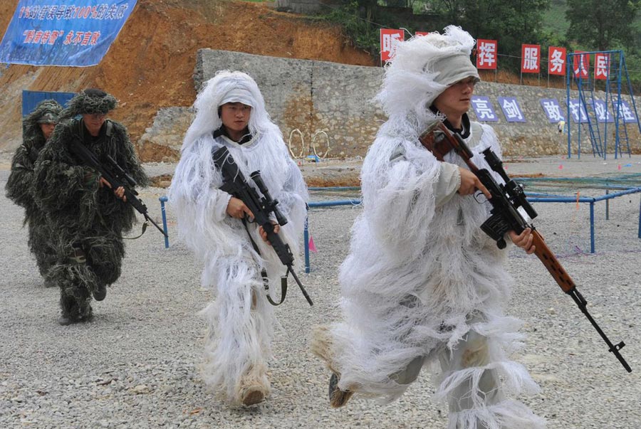 Guizhou SWAT stunts in anti-terrorist drill