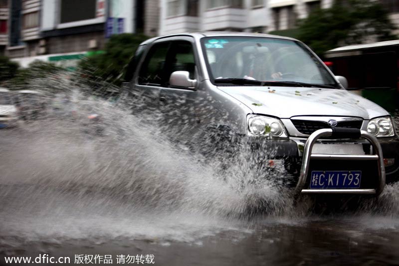 Torrential rain hits S China's Guangxi
