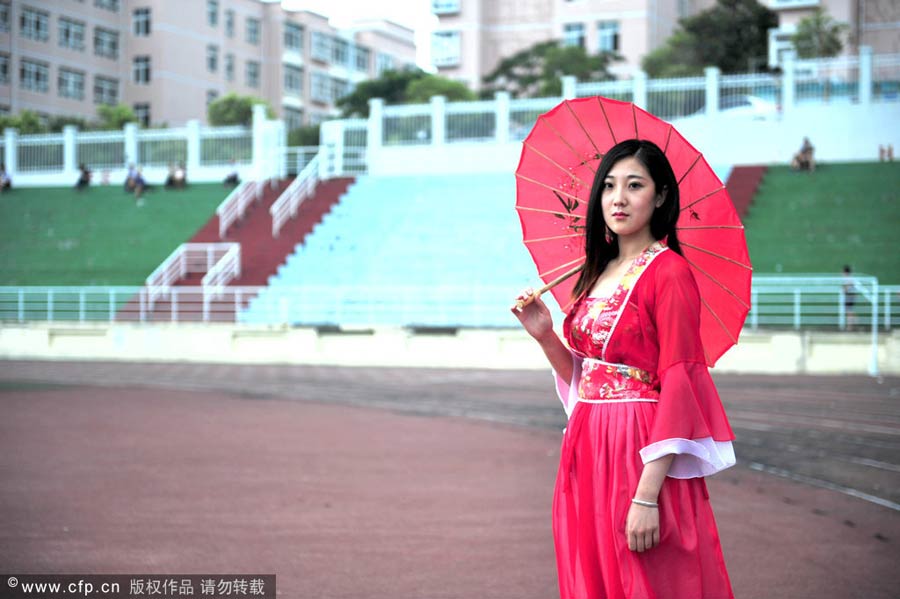 Students go traditional for graduation photos