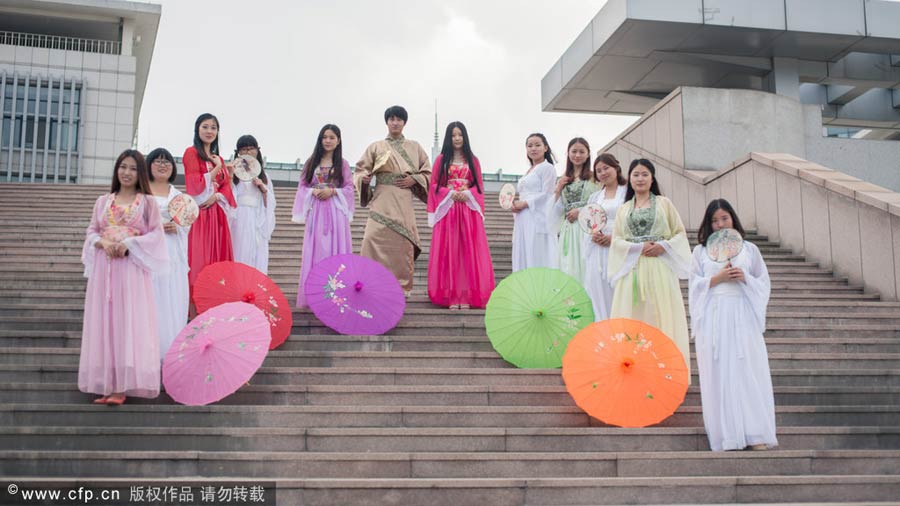 Students go traditional for graduation photos