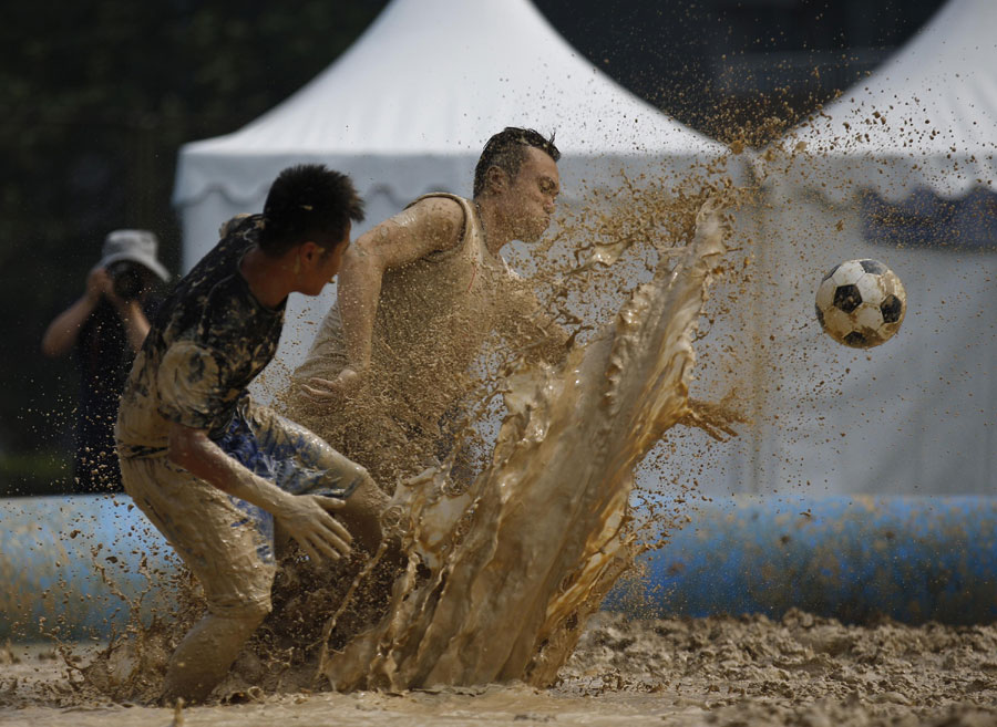 Swamp soccer tournament kicks off in Beijing