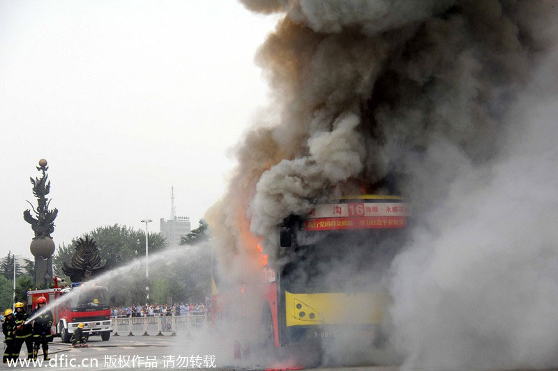 Anti-terrorism drill held in E China