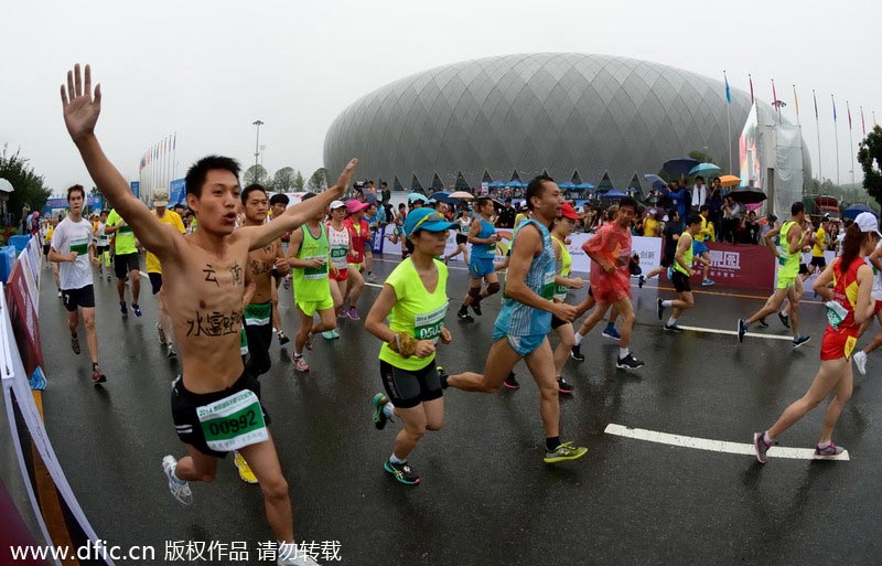 Rainy marathon in SW China