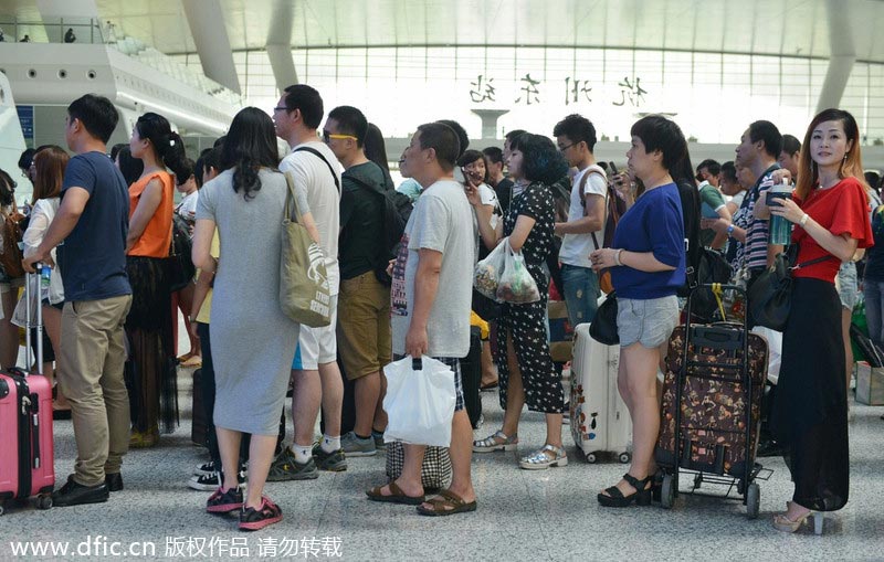 Rail travelers brace for summer rush in E China