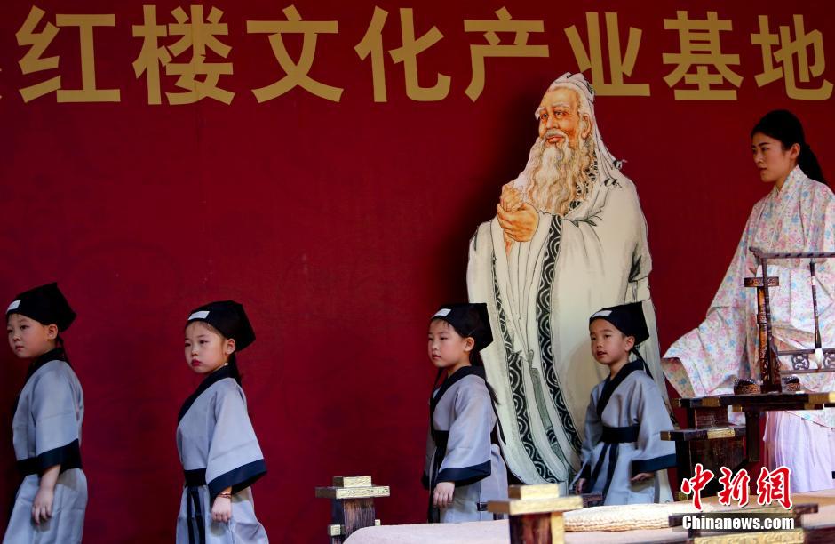 Children attend enlightenment ceremony in Beijing