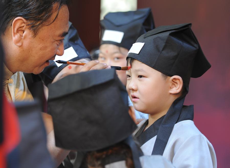 Children attend enlightenment ceremony in Beijing
