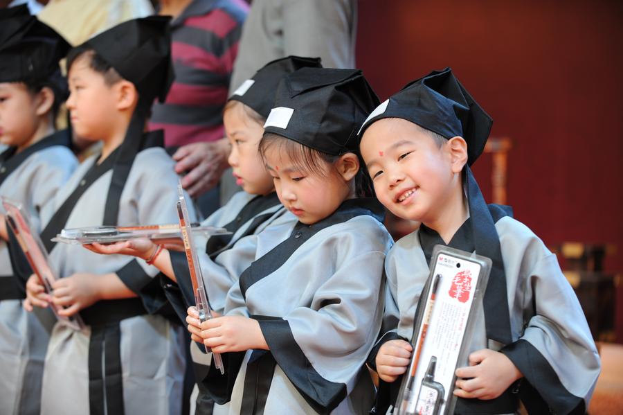 Children attend enlightenment ceremony in Beijing