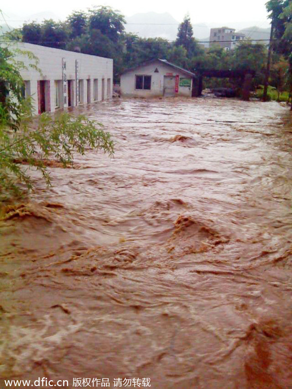 Rain wreaks havoc in SW China city