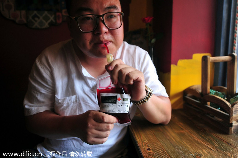 Vampires descend on Liaoning cafe