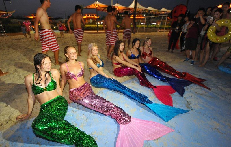 Mermaids splash coolness to Nanjing summer