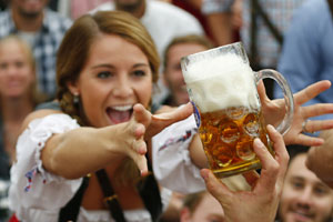 Cheers and bottoms up at beer festival in NE China