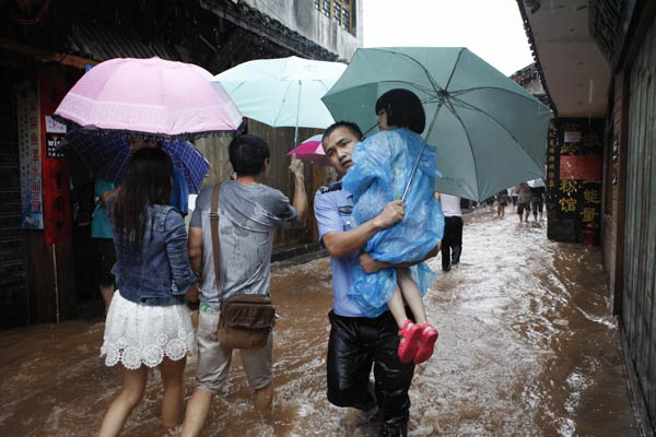 50,000 evacuated in Central China downpours