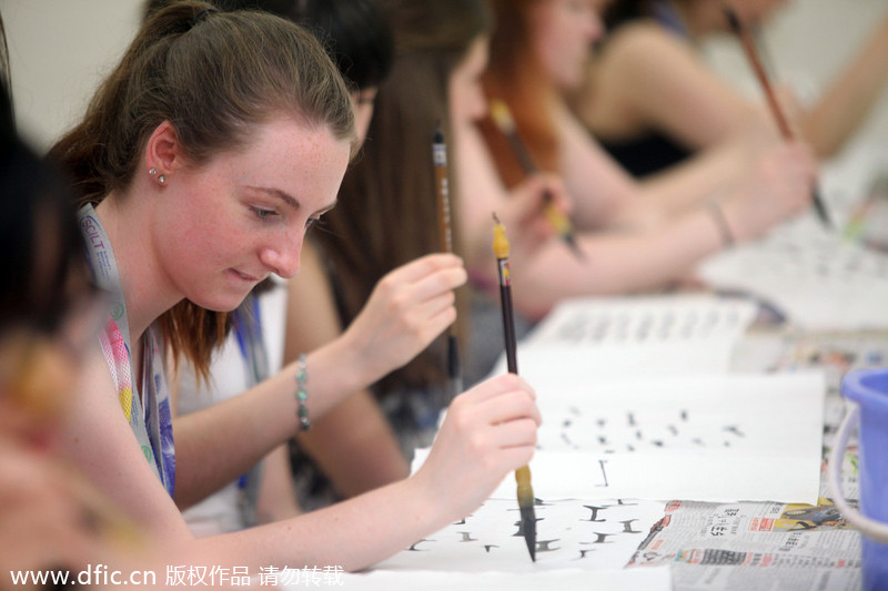 British students embrace Chinese culture