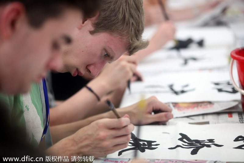 British students embrace Chinese culture