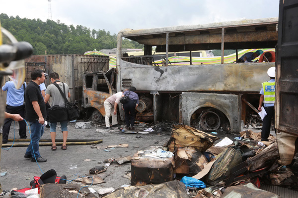 Death toll hits 43 in van-bus collision in C China