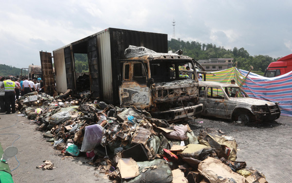 Death toll hits 43 in van-bus collision in C China