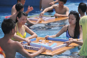 Bikini girls celebrate youth carnival in water-splashing fight