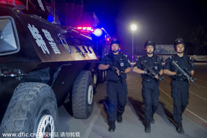 Beijing police hold anti-terror drill