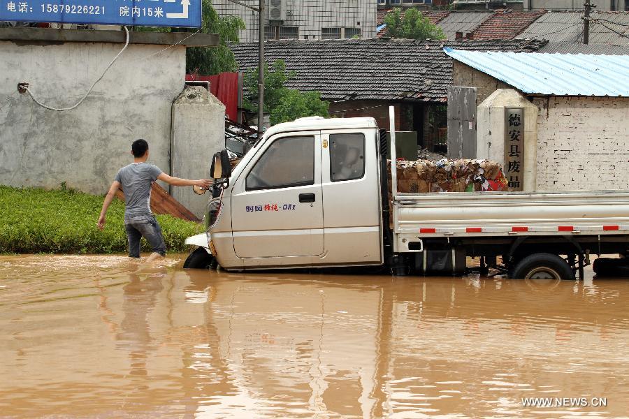 Over 100,000 affected by Typhoon Matmo in E China's Jiangxi