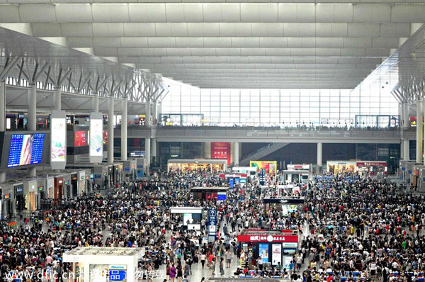 Shanghai travel chaos as flights delayed
